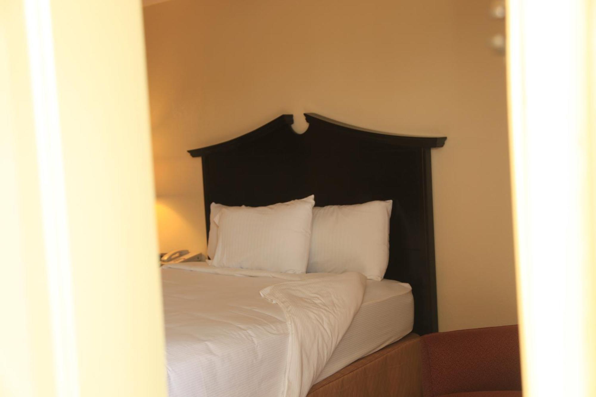 Plaza Inn Midland Esterno foto